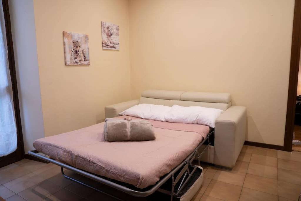 Free Parking, Netflix & Wi-fi In Verona