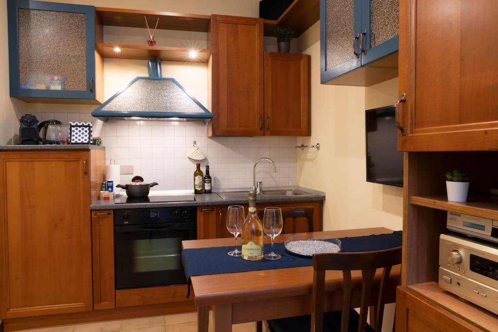 Apartment Free Parking, Netflix & Wi-fi In *